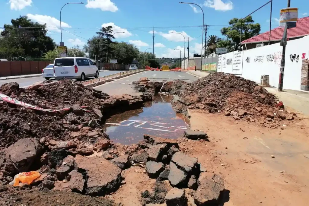 A pipe leak on the road in Johannesburg